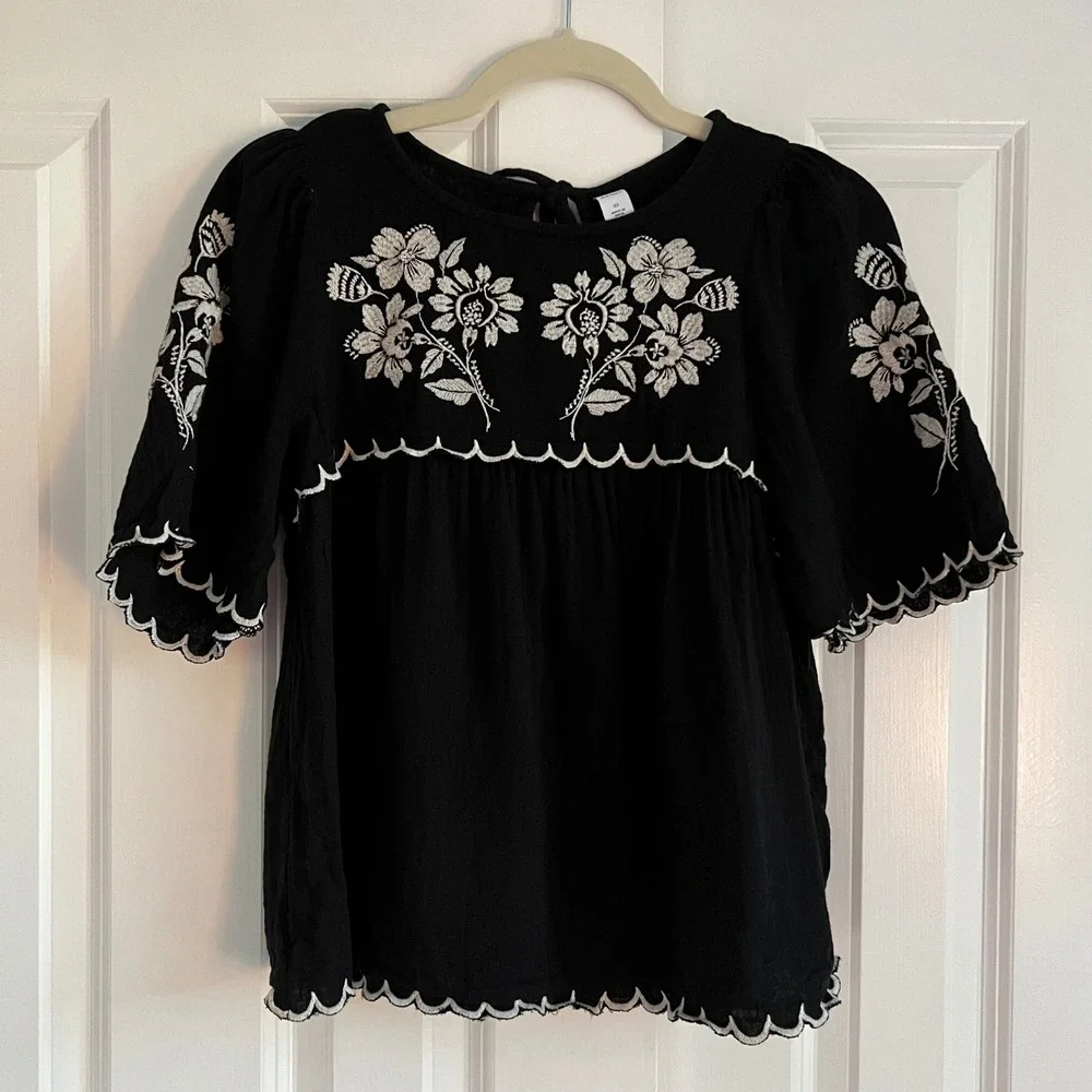 Old Navy Black Cream Floral Embroidered Scallop Boho Babydoll Top Size XS